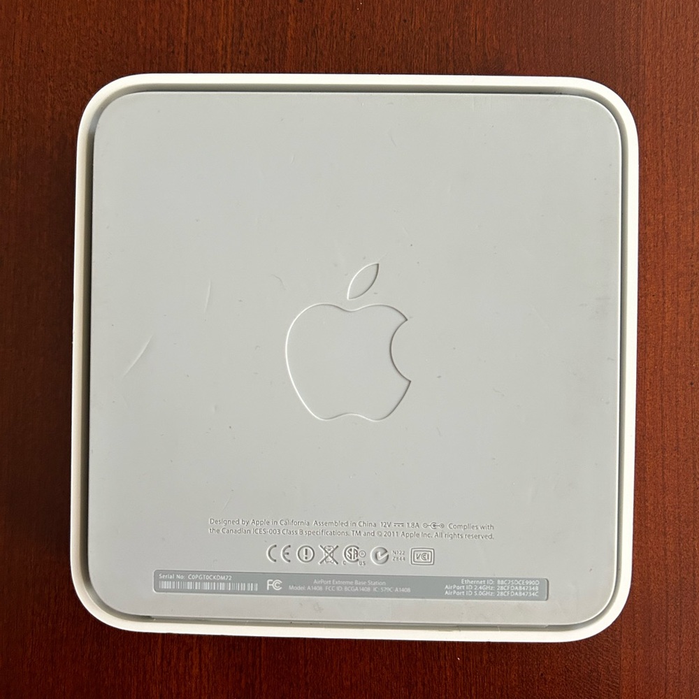 Apple AirPort Extreme Base Station Wireless Router - Picture 4 of 8